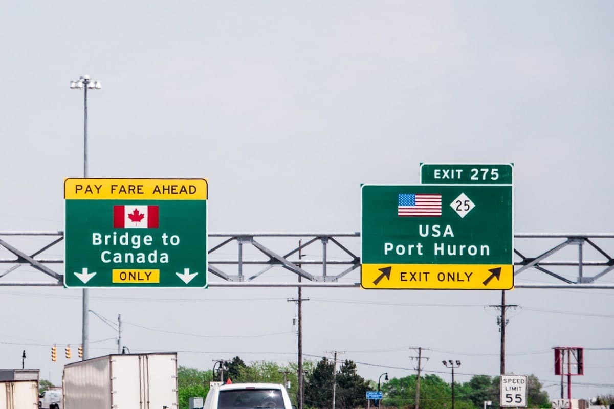 Canada USA border