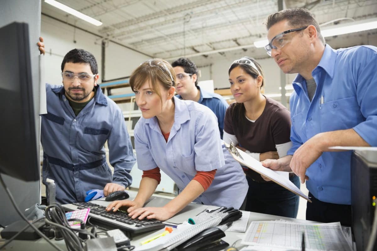 A recap of Canadian employment trends by province and by industry.