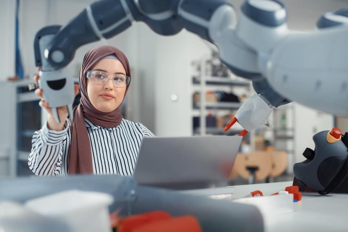 Internationally educated applicants for Professional Engineers Ontario no longer need to demonstrate Canadian work experience.
